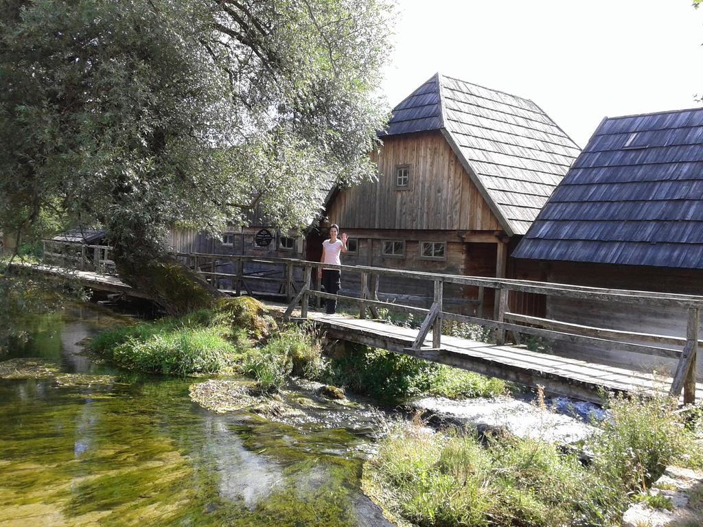Gacka Rooms Vrhovine Екстериор снимка