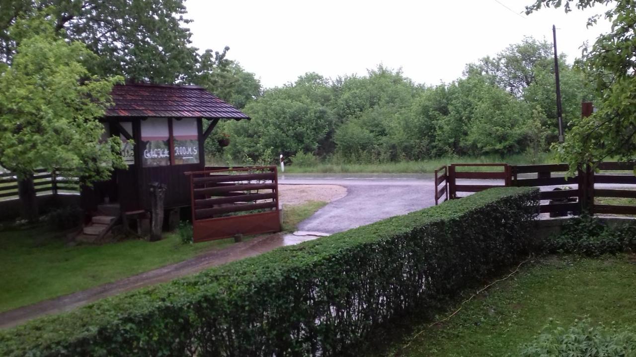 Gacka Rooms Vrhovine Екстериор снимка